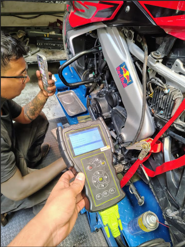 Diagnóstico técnico con escáner profesional